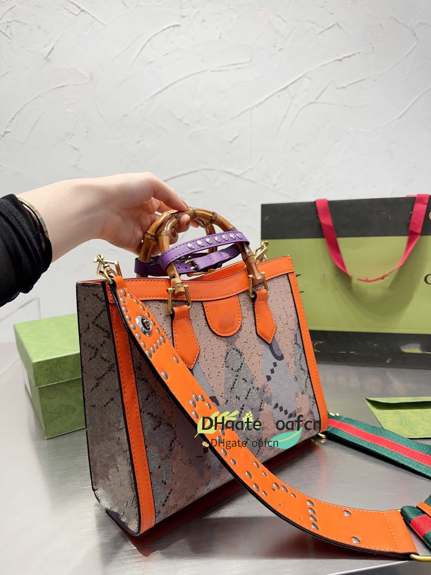 

Designer bag Diana shopping bags Fashion luxury favorite slub handbag Women's handbag Full leather chain letter splicing pattern shoulder Bag, Purple 27 23cm