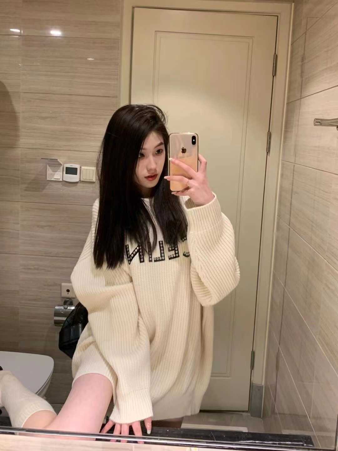 

Women's Jacket Sweater Coat Cell 22FW Celebrity Right 2022 Embroidery Thread Loose Slouchy Wool Rivet Round Neck Knitted WomenElegant Class, Creamy-white