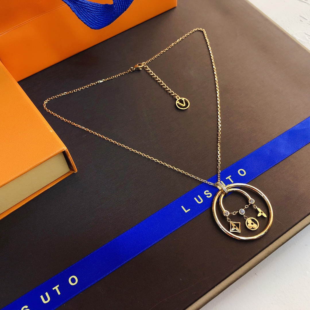 

18k Gold-plated Four Leaf Clover Pendant Necklaces Designer Jewelry Women Love Letter Necklace Luxury Brand Long Chain Party Birthday Accessories Gift Package
