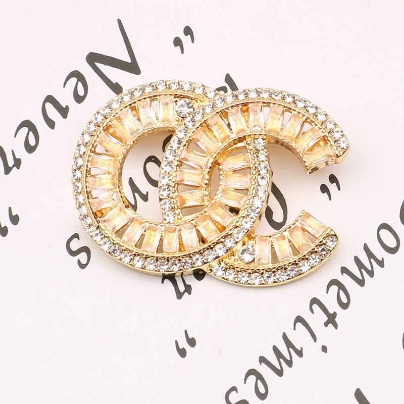 New fashion brooch full of diamonds Personality elegant and versatile temperament pin sweater accessories paety red gold Pearl Diamond sliver yellow