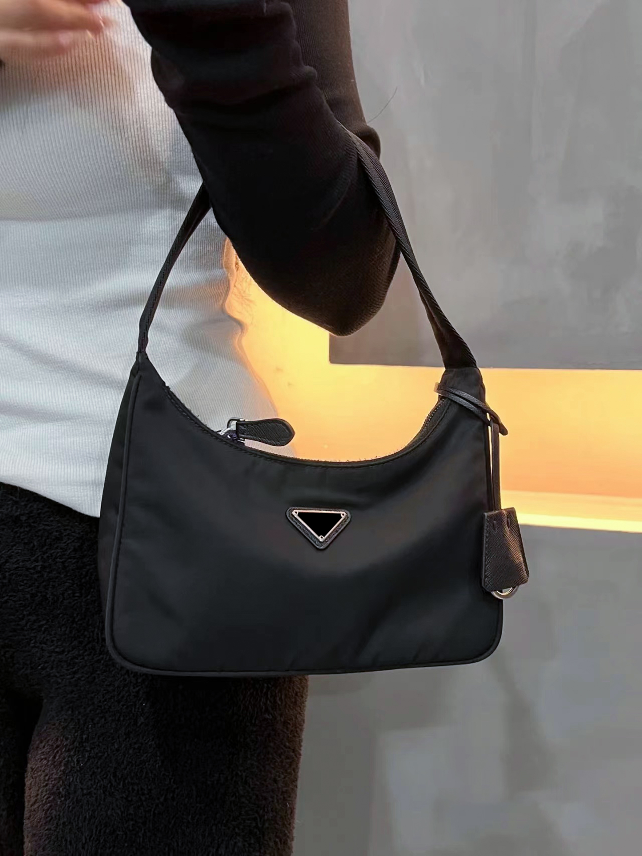 

Re-Edition2005 2000 luxury cleo crossbody clutch bag travel metal triangle Nylon tote Luxurys Designers fashion hand bags Hobo Shoulder Purses wallet key ring zip, Carton