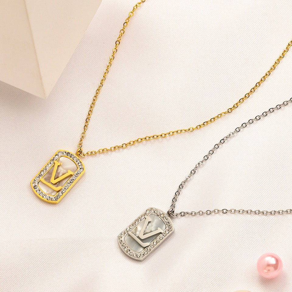 

Luxury Design Necklace 18K Gold Plated Brand Stainless Steel Necklaces Choker Chain Crystal Letter Pendant Womens Wedding Jewelry Accessories Love Gifts AA1951
