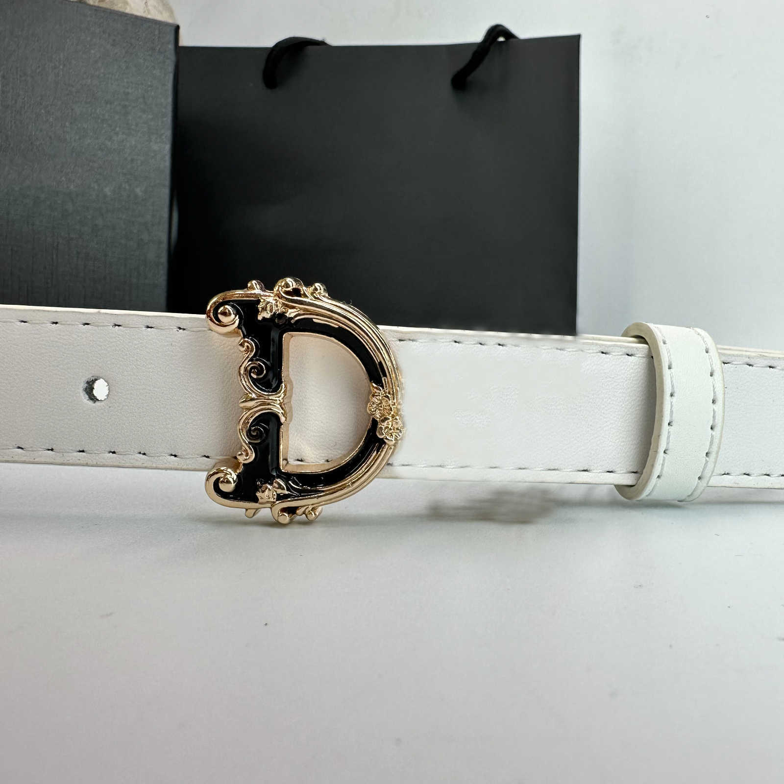 

Luxury Designer Belt Fashion Retro Men Leather Belts Women Width 2.5CM Letter Smooth Buckle High-Quality Cowhide Belt 8 Colors, As shown