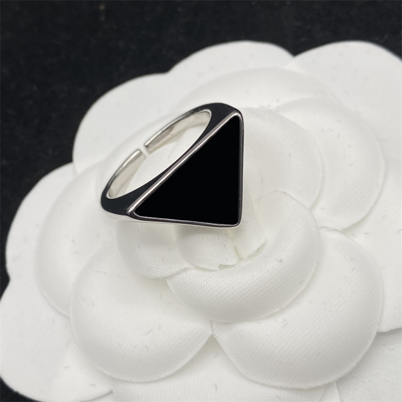 

Mens Ring Designer Letter Earrings Necklaces Rings For Womens Fashion Love Necklace Classic Triangle Pendant Luxury Jewelry Suit Ear Studs