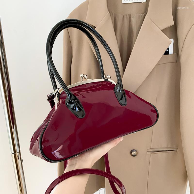 

Evening Bags Luxury Triangle Crossbody KissLock Women Patent Leather Purses Retro Panelled Shell Shaped Bag Female Clip Buckle Handbags, Black