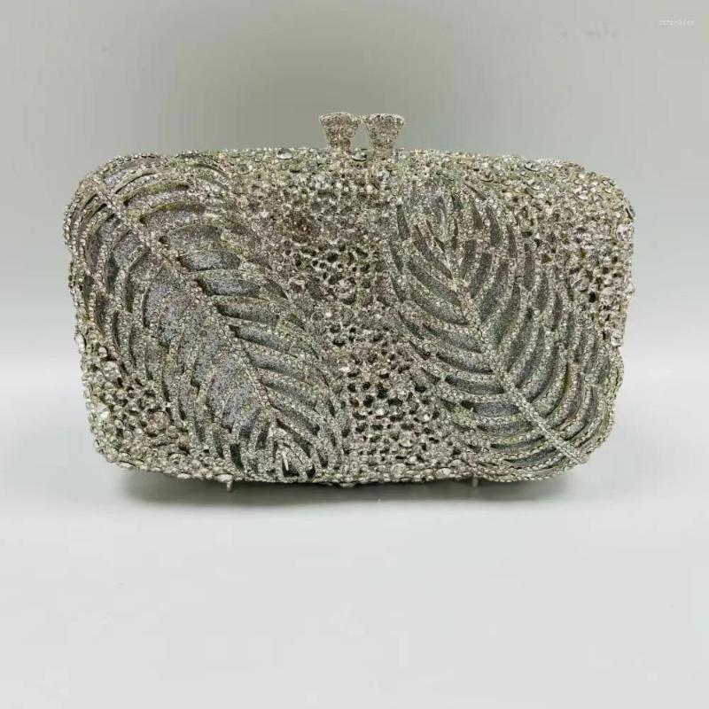 

Evening Bags 2022 Fashion Trend Diamond Inlaid Hollowed Out Dinner Bag Leaf Handbag Chain Bar Party YLS, Champagne
