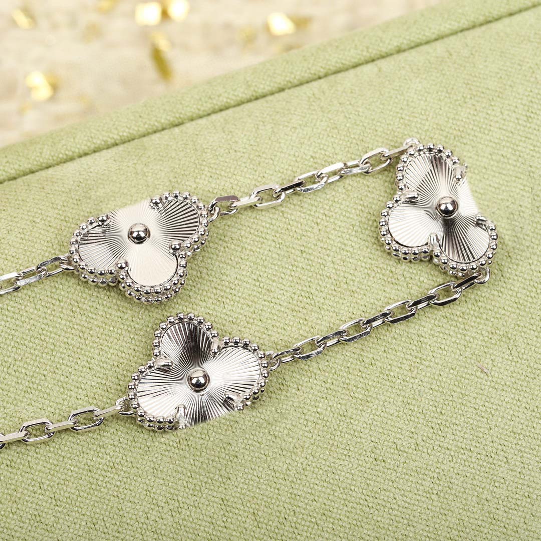 Luxury quality five flower shape charm bracelet in platinum plated Rhombus design have stsmp PS7381A