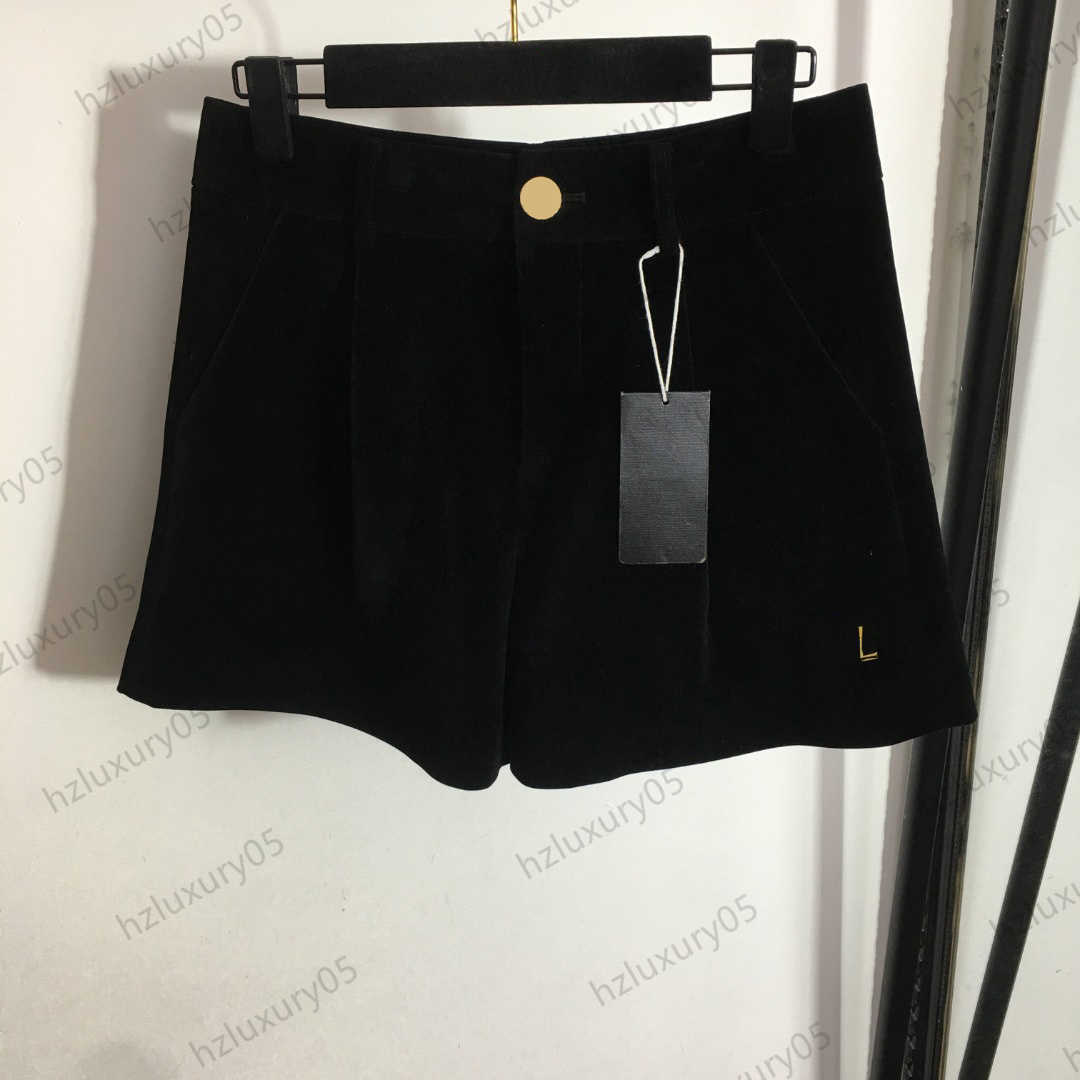 

Women Shorts Velvet Fabric Metal Logo Decoration Casual Shorts Solid Color Slim Custom Made Buttons Slimming Short Pant Simple Style Brand Women Clothing