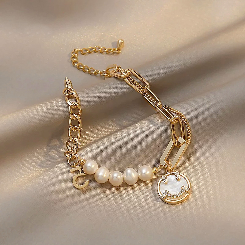 

Chain Smiley face Baroque Natural pearl Hand catenary Niche design Sense of high class The new Girl's bracelet wholesale