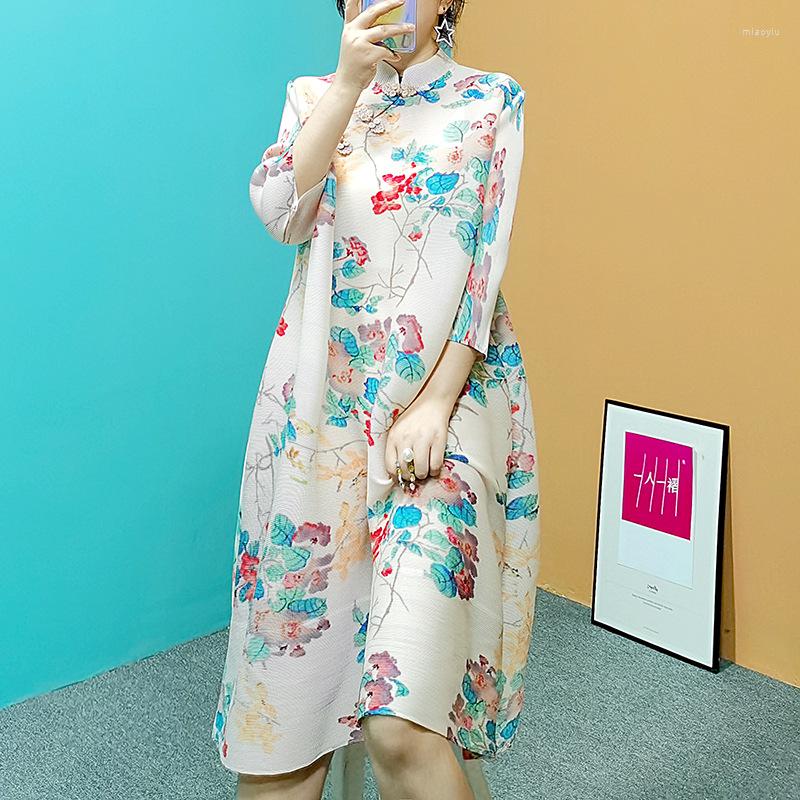 

Casual Dresses Chinese Style Elegant And Mature Miyake Pleated Dress 2023 Year's Spring Buckle Retro Party Evening For Women, Creamy-white