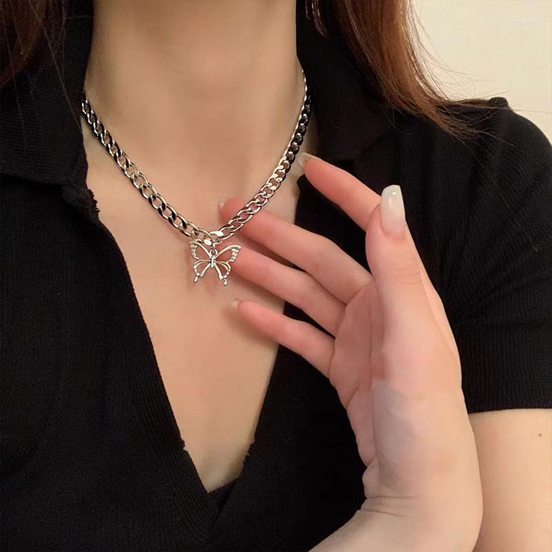 

Chains Simple Hollow Crystal Butterfly Necklace Fashion Classical Clavicle Chain Pendant For Women Elegant Jewelry
