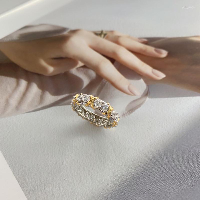 

Cluster Rings Round White Zircon CrossRing Female Light Luxury Niche Design Exquisite High-end Cold Wind Ring