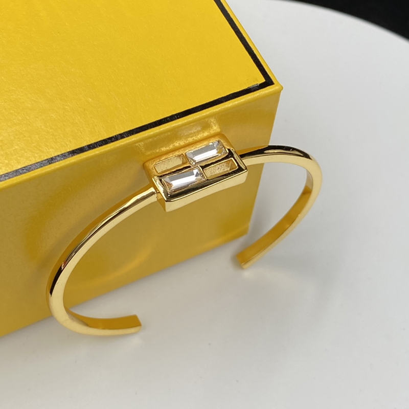 

Bracelets Designer For Womens Fashion Jewelry Women Bracelet Bangles Diamond Accessories Jewelrys Gift Luxury Party Bangle Wedding 2212053QS