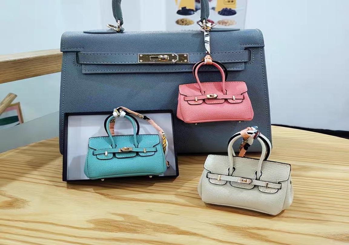 

Luxury key holder lady keychain ring case Handbags hook designer mini bags hanger airpods cases earphone Accessories mini Satchel 7704091