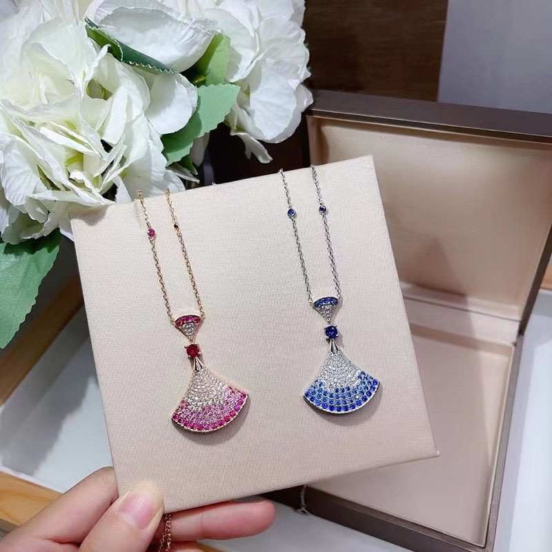 

brand luxury skirt designer necklaces for women 18K gold love heart shining crystal diamond pendant clovers necklace choker cross chain jewelry gift