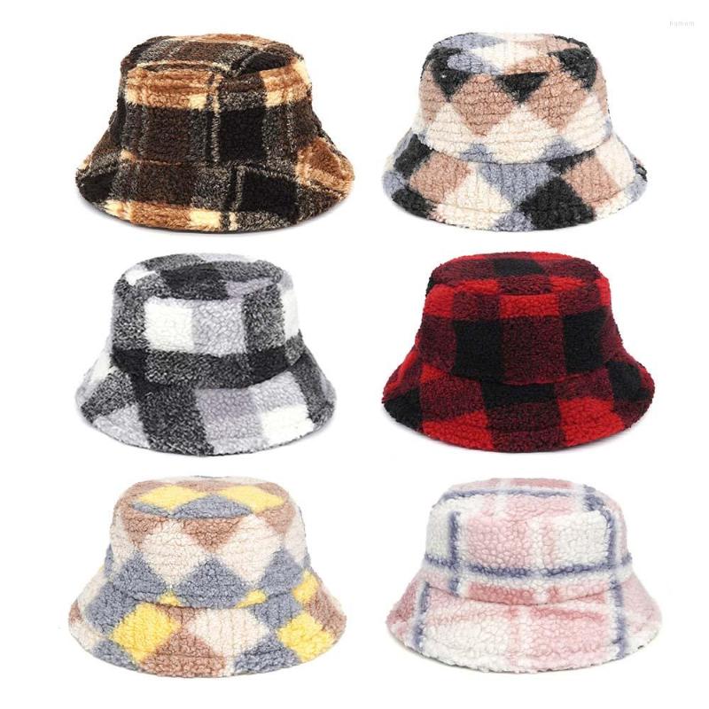 

Berets Classic Vintage Plaid Bucket Hat Autumn Winter Warm Lamb Wool Faux Fur Fisherman Caps Women Plush Hats Outdoor Panama
