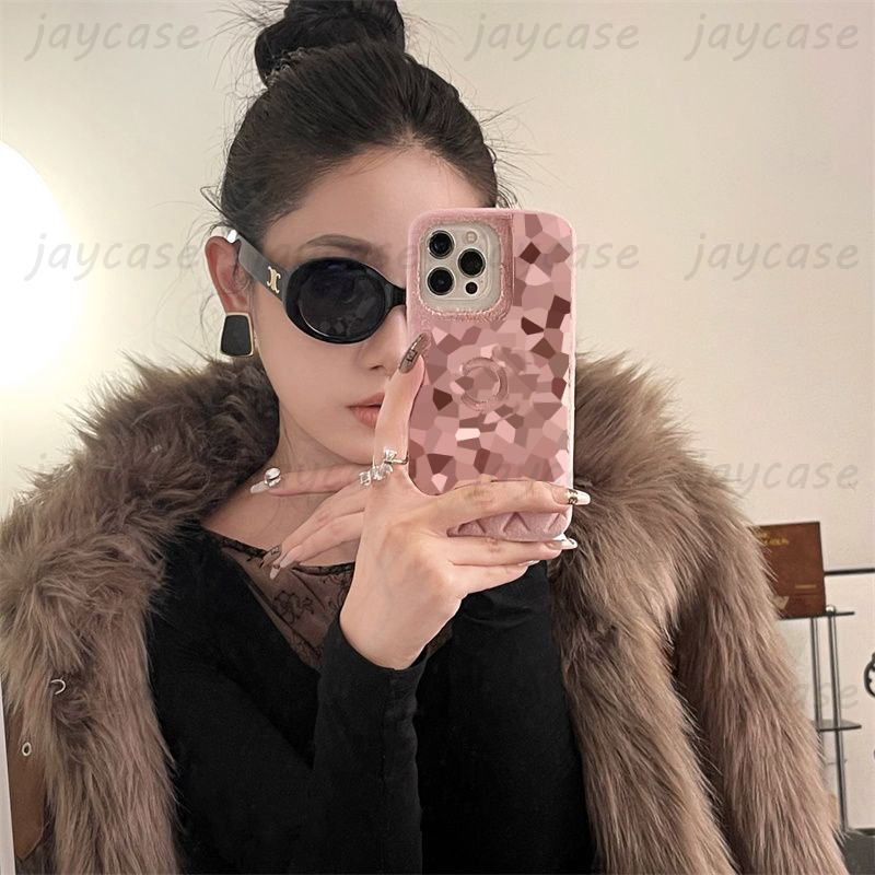 

Fashion Furry Shell Phonecase Designer Phone Cases Luxury Check Pattern C Case Pink Letters Cover For IPhone 14 Pro Max Plus 13 12 11 New, White