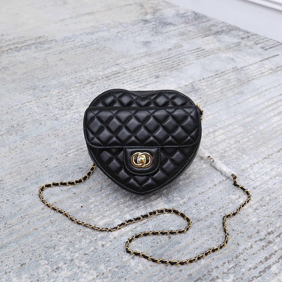 

Bag 2022 Winter Designer CC Purse Luxury Shoulder Bags Handbags Wallets Crossbody Chains Heart Shape Fashion Small and Conve, Pink