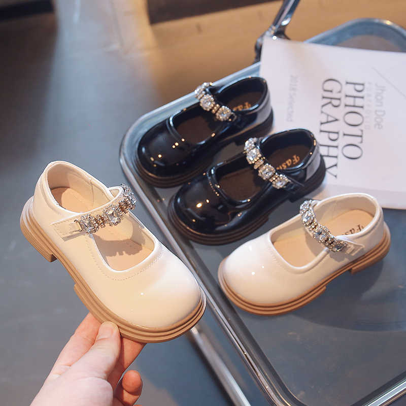 

Flat shoes New 2022 Round Head Small Leather Shoes Children's Infant Young Children Girls 2 to 8 Years Luxury Designer Chain T221201, Beige