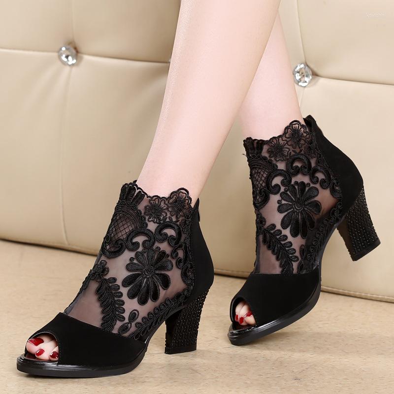 

Dress Shoes 2022 Summer Open-toe Chunky Heel Sandals Women's Fashion Hollow Lace Flower Single Back Zipper Women, Black