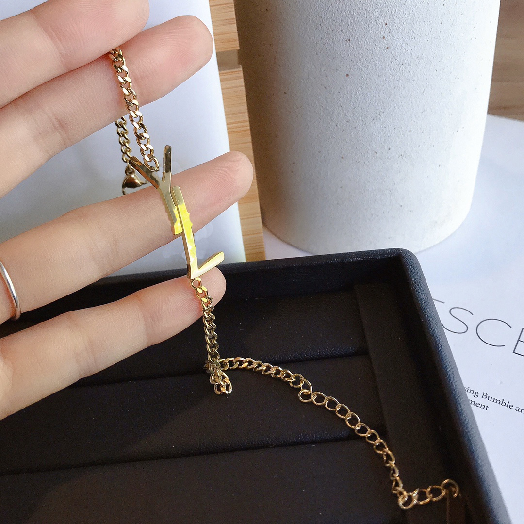 

Luxury Womens Designer Brand Letters Chain Bracelet 18k Gold Plated Celebrity Bracelet Premium Accessories Couple Party Jewelry Family Gift