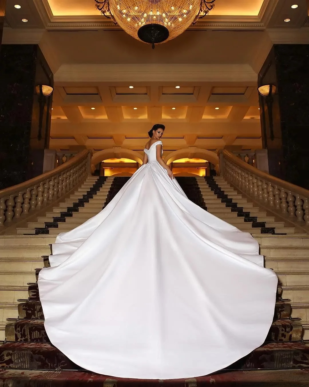 Gorgeous Arabic Wedding Dresses Long train Off the Shoulder Lace Appliques Satin Plus Size Bridal Gowns Dress