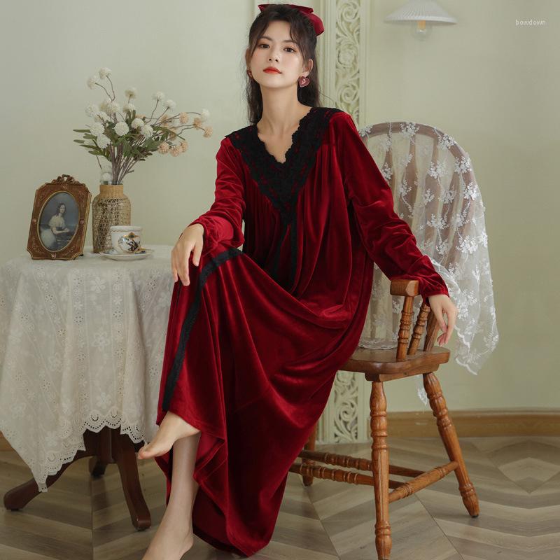 

Women's Sleepwear Retro Long Night Dress Women Winter Warm Court Style Victorian Velvet Robe Romantic Sleep, Black