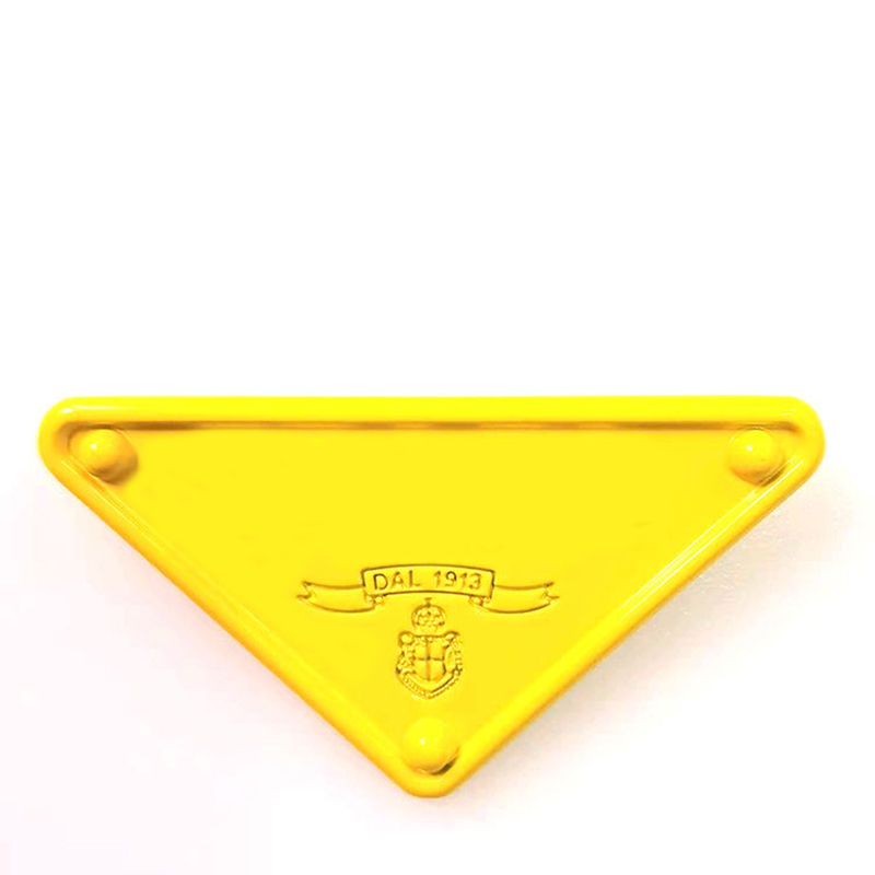 

Fashion Designer Jewelry Triangle Brooches Men Women Clothes Accessories Mens Suits Pins Womens Luxury Brand Brooch Wedding Wear Pin