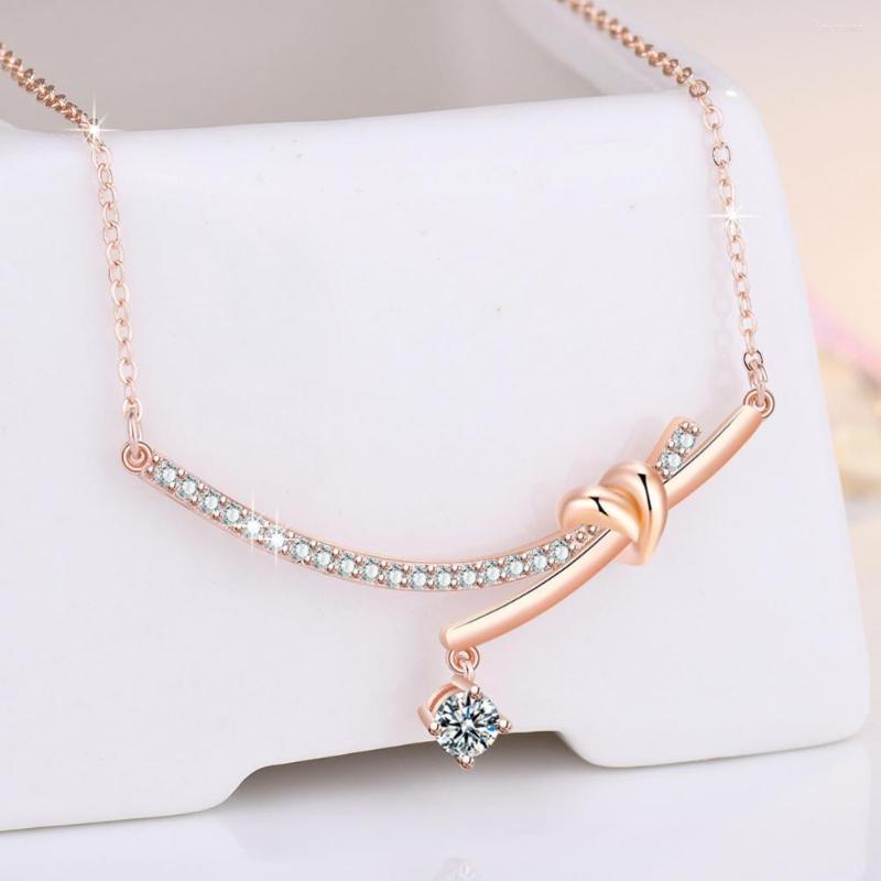 

Chains Women Necklace Super Shiny Lady Pendant Stainless Chain Exquisite Twisted Rhinestone Heart Shape Knot Collarbone Gift