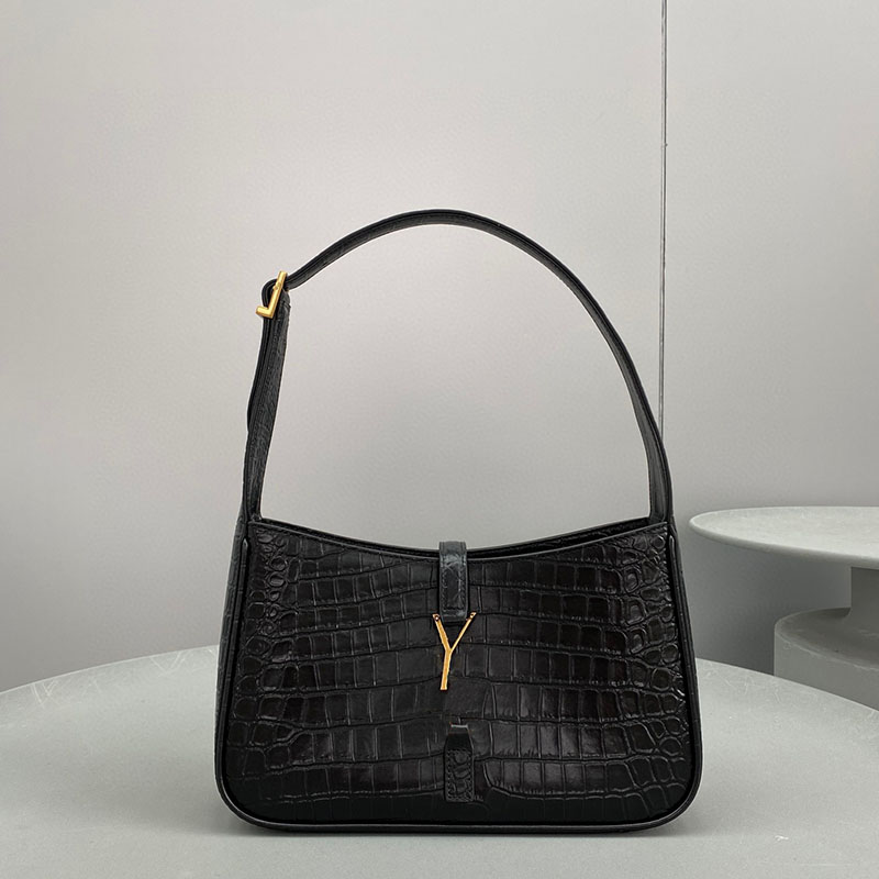 

Ladies leather backpack black crocodile pattern Europe and America retro underarm luxury commuter fashion shoulder slung portable cute, Red