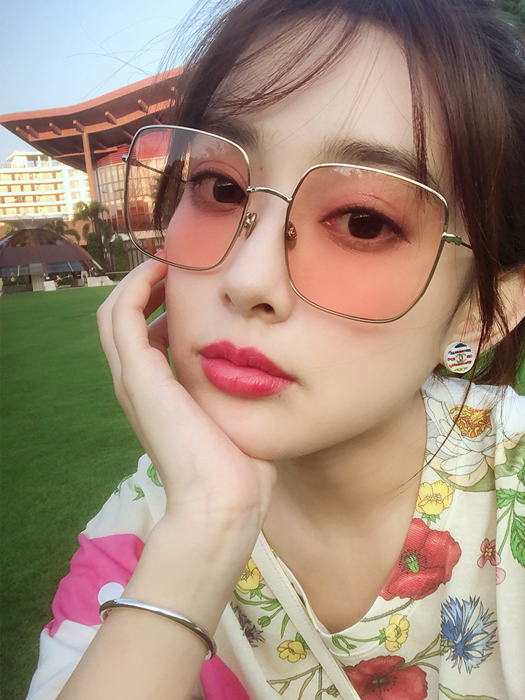 

Family D Black Pink Customized Sunglasses Women's Designer Sunscreen Outdoor Party