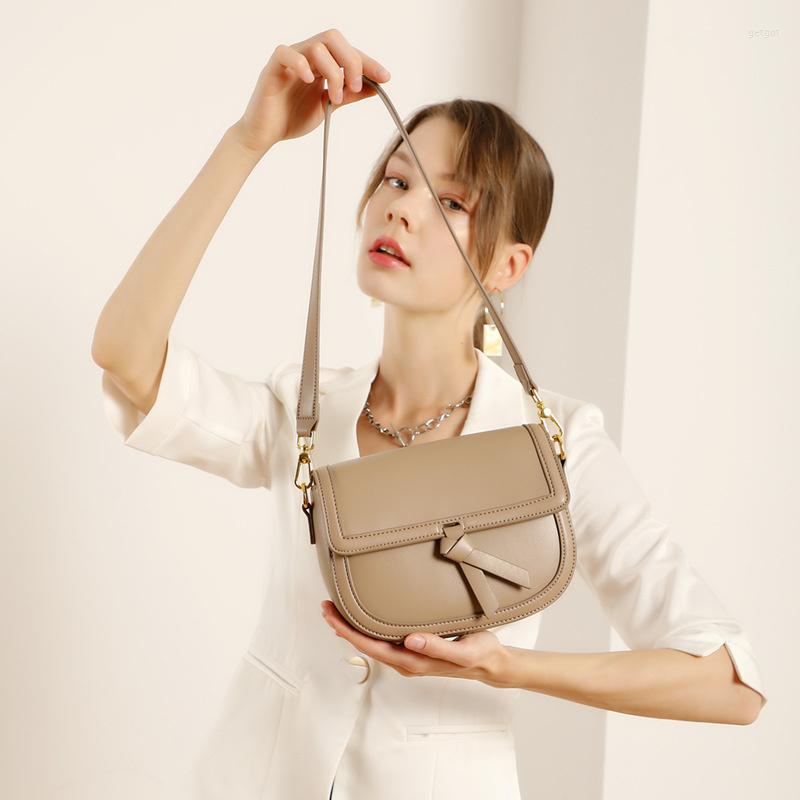 

Evening Bags High Quality Brand Light Luxury Niche Design Spring Summer 2023 Versatile Leather One Shoulder Messenger Bag Saddle Wome, Black