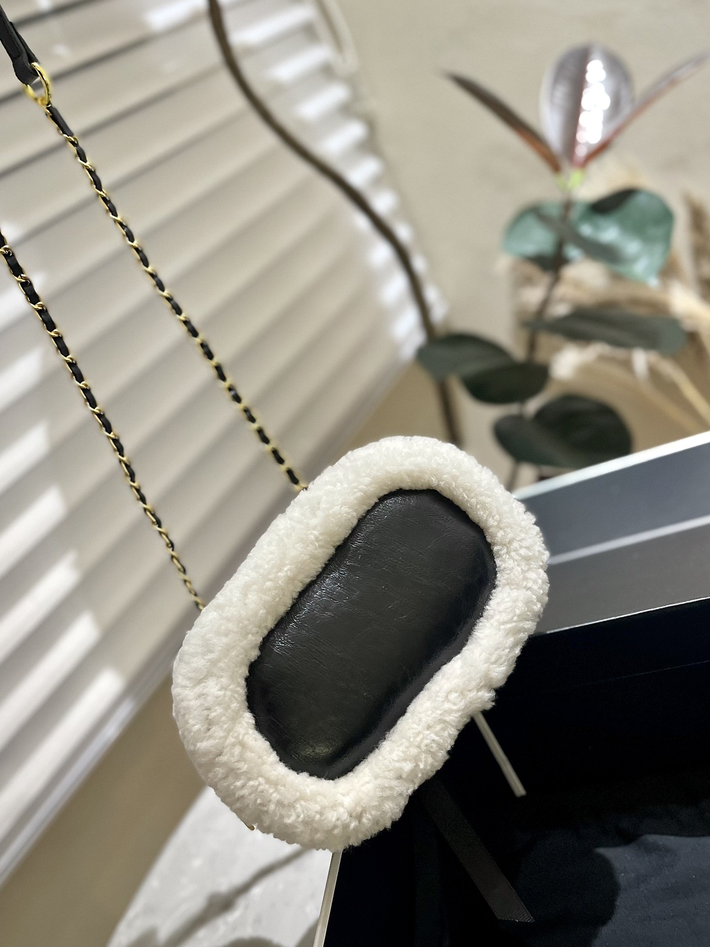 

Black Classic One Shoulder Bag Fashionable Cross Era Feeling