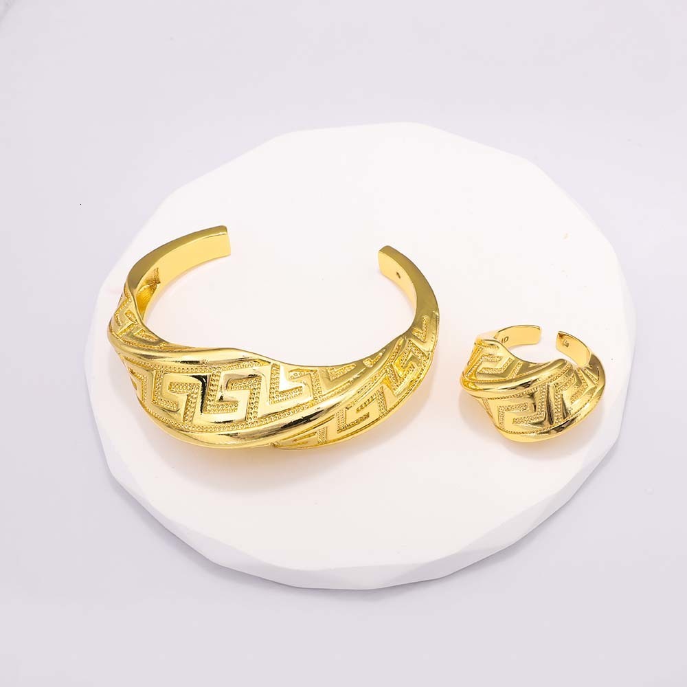 

Wedding Jewelry Sets Gold Colour Bracelets Ring For Women Luxury Dubai Bangle Metal Fashion Bridal Banquet Gifts 221207