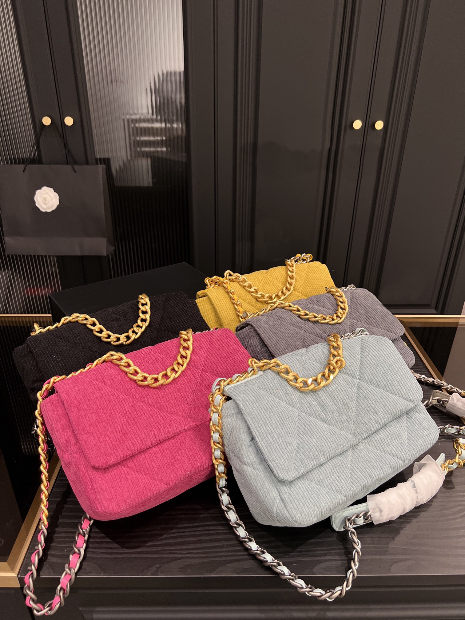 

TZ Luxury soft velvet handbag designer 19 Series bag Classic Women Gold Black Metal Chain hardware Flap Crossbody Bag Fashion one shoulder bags 5 Colors Choose 25CM, Yellow