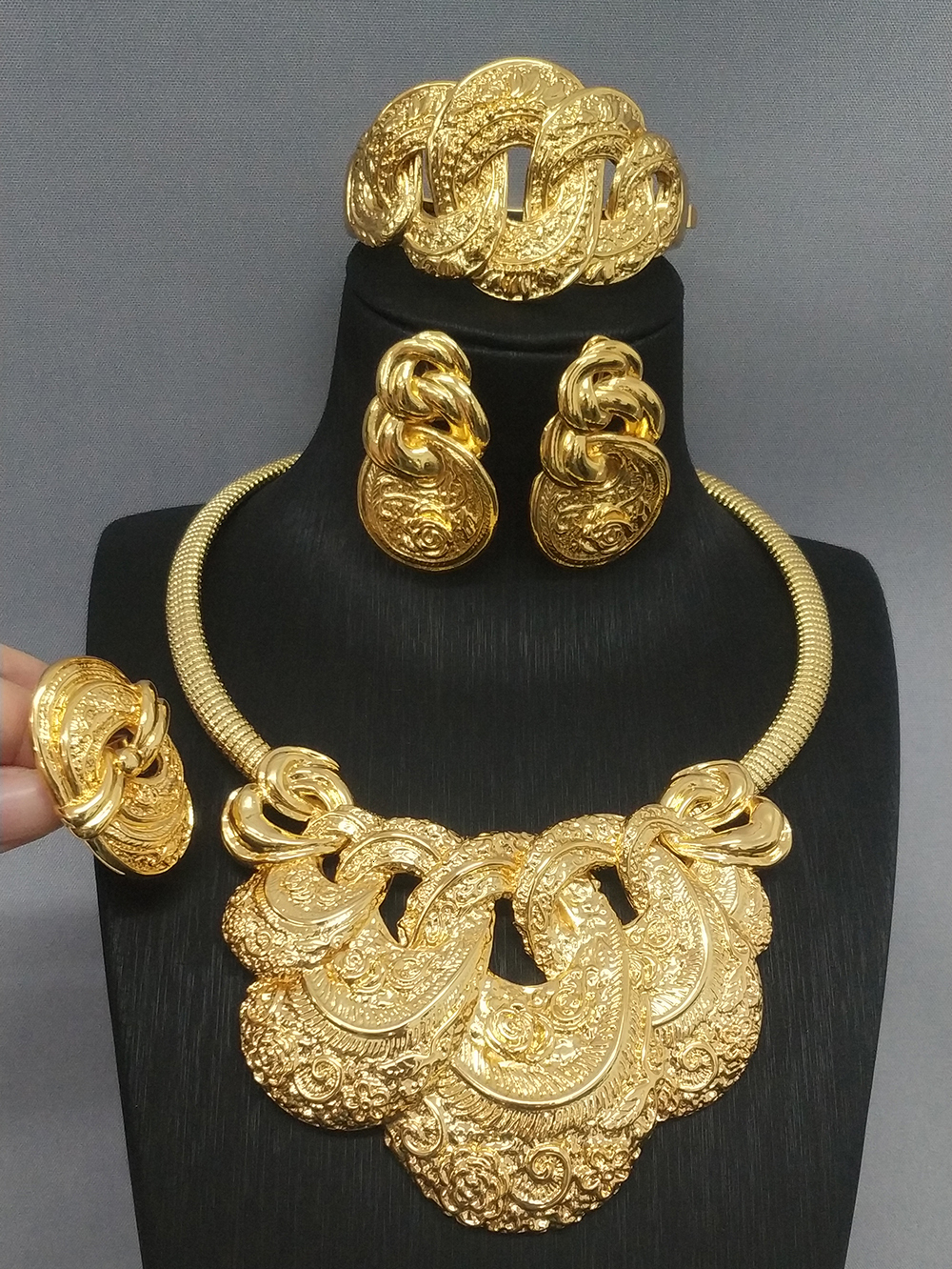 

Wedding Jewelry Sets Design Dubai Gold Color For Women Fashion Necklace Earrings Ring Bracelet Set Bride Party Gift 221207
