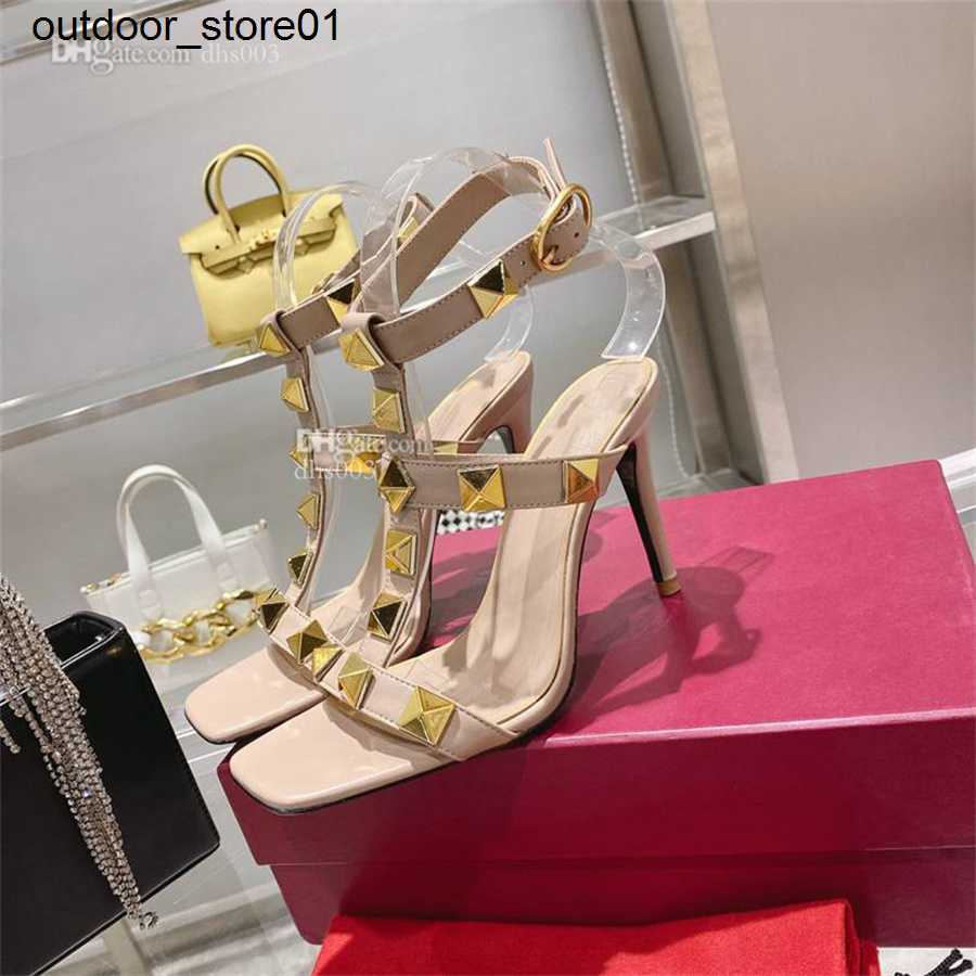 

Dress Shoes Designer Fashion brand Valentinoe''Valentinoity yXz Strap Slides Woman Luxury Leather Shoes