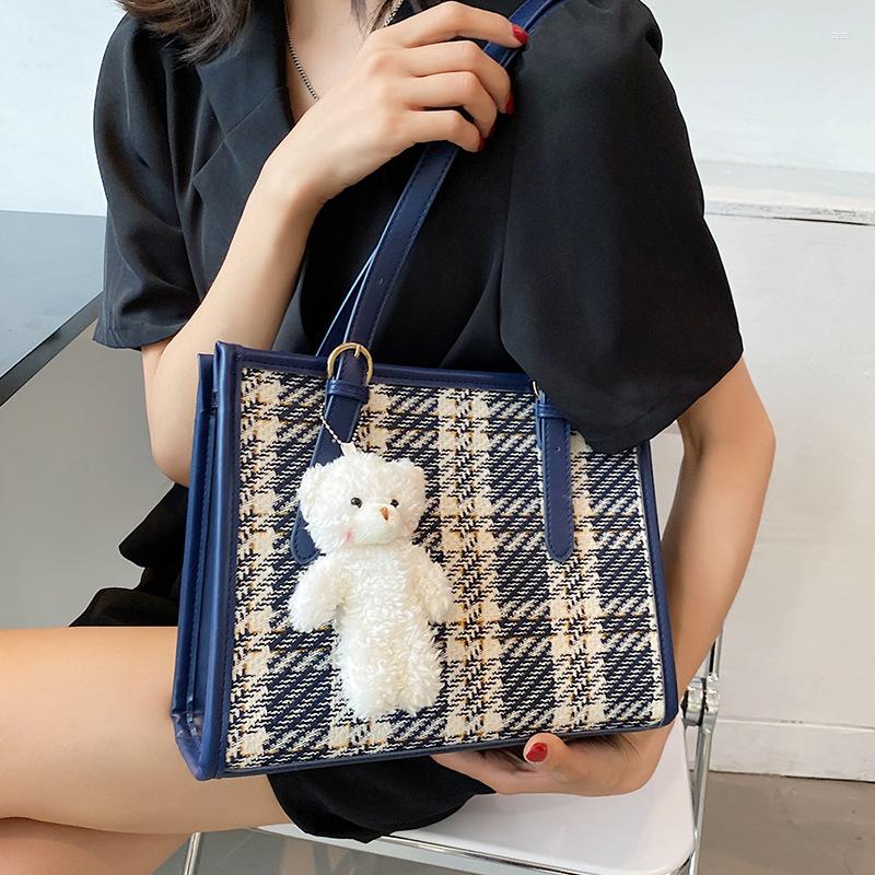 

Evening Bags 2022 Ladies Casual Messenger Bag Summer Large-capacity Handbag Fashion Plaid Shoulder Female Bear Tote, Beige