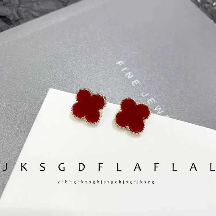 

Designer vann clover earrings Clover Earrings 2022 fashion earrings Female design light silver needle Trend Fashion