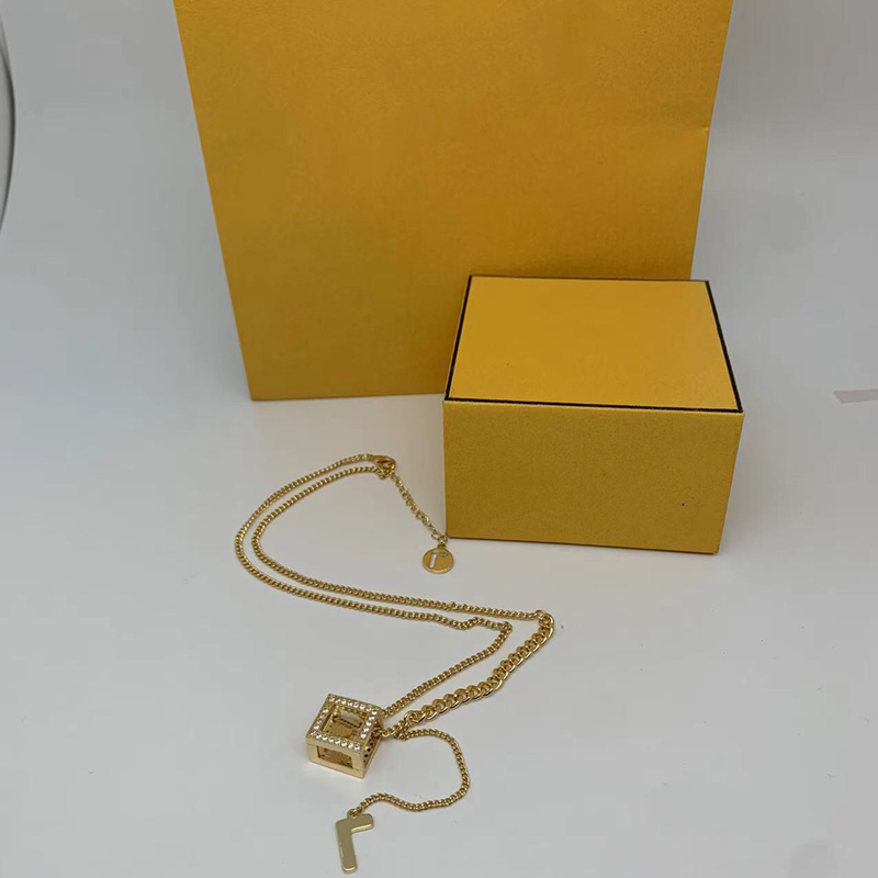 

Pendant Necklaces Women Gold F Letters Chain Designer Necklace Womens Designers Jewelry Square With Diamonds Accessories D2212071F