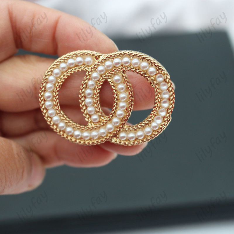 

Luxury Pearl Broochs Designer Jewelry Men Womens Brooch Fashion Brand Gold Letters C Pin Suit Dress Christmas Wedding Gift Pins For Lady New