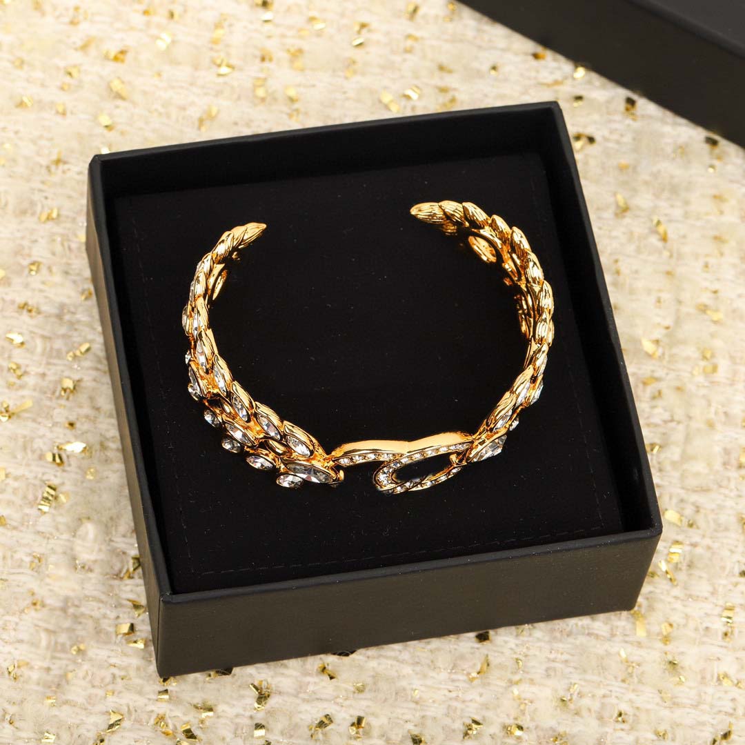 

Luxury quality charm opened bangle bracelets with diamond and hollow design in 18k gold plated have box stamp PS7371A