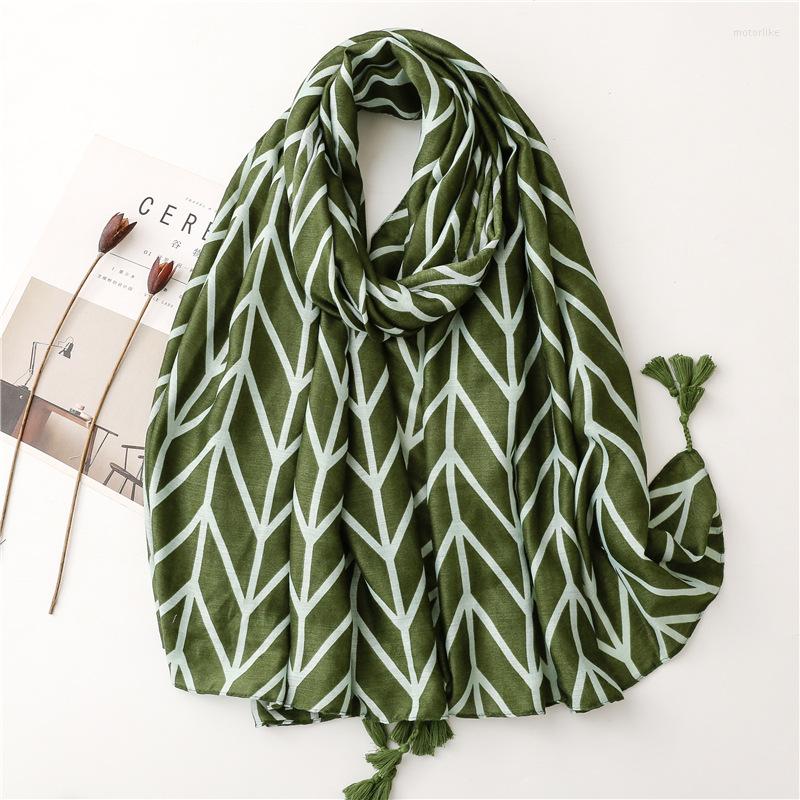 

Scarves Simple Fashion Tropical Plant Leaf Vein Cotton Hand Touching Word Pattern Beach Towel Shawl Silk Scarf Lady