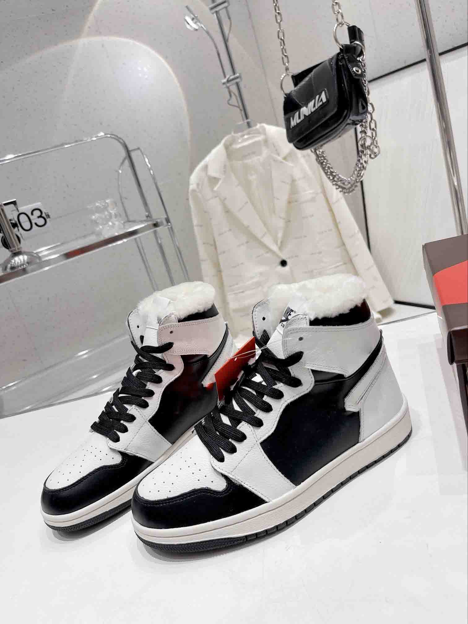 

2022 designer women men casual shoes sheepskin boots suede cowhide leather sneakers couple sport shoewinter warm plush lace-up boot, Purple