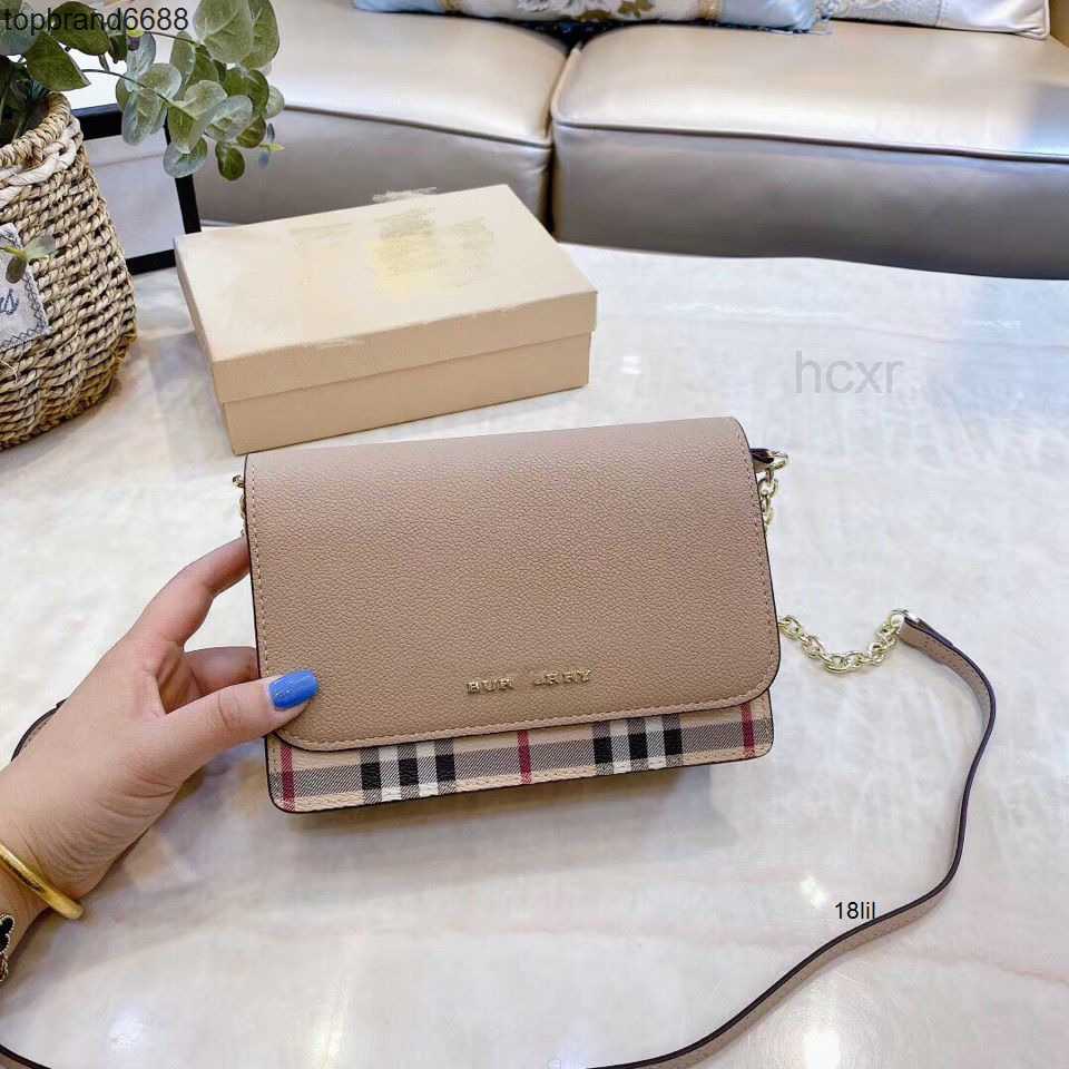 

2022 messenger bag Women Designers Rois Burbrerys Women Handbags style with cowhide fashion versatile bag lattice chain bag Single, Pvc with beige