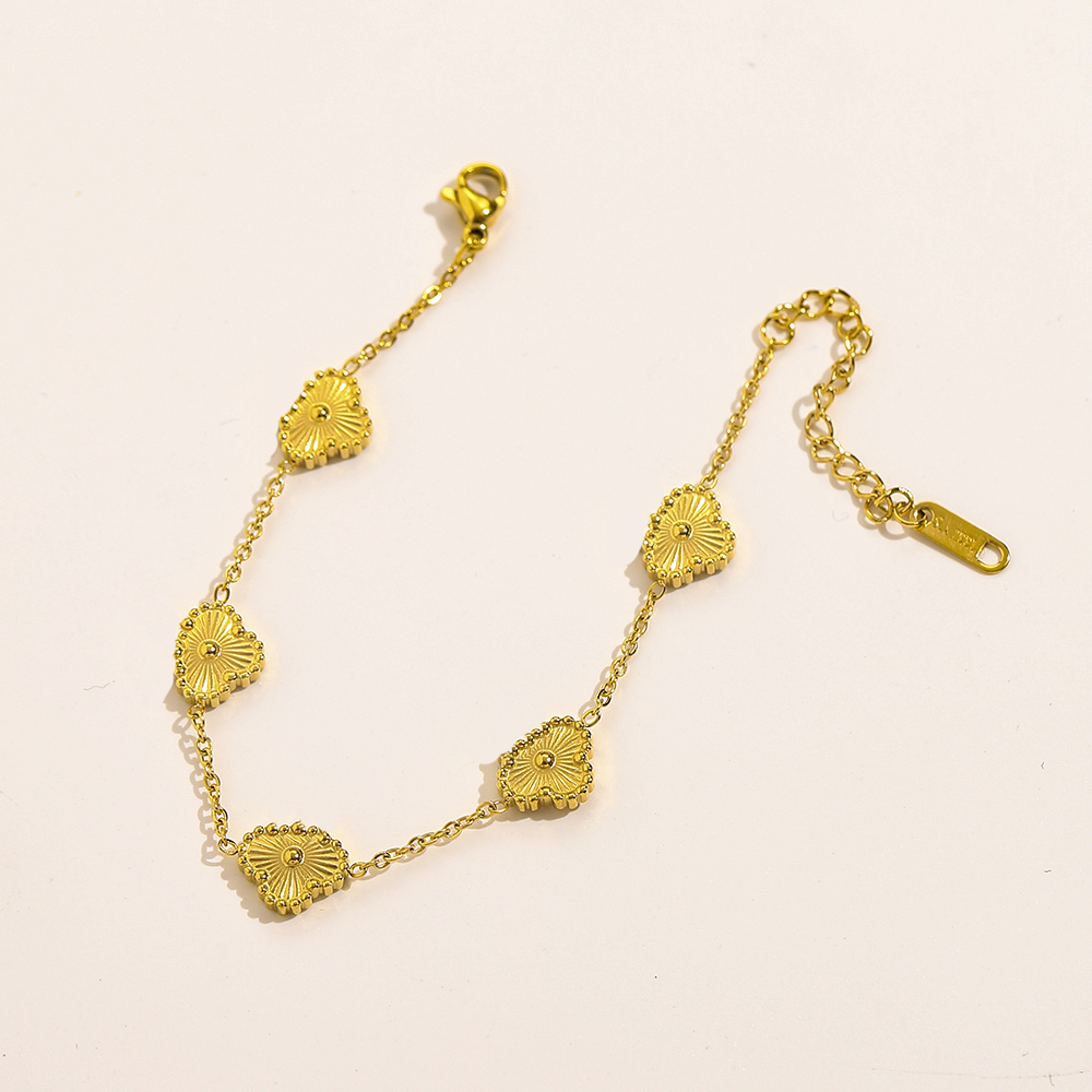 

Fashion Design Pendant Necklace 18k Gold Plated Flower Necklace Luxury Designer Long Chain Stainless Steel Women Love Jewelry Accessories Premium Gift Package