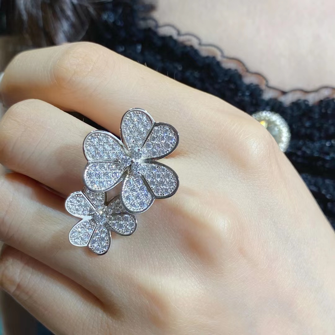 

brand luxury clover designer rings for women white diamond crystal 18K rose gold sweet buttery mother of pearl 3 leaf flowers heart nail ring jewelry