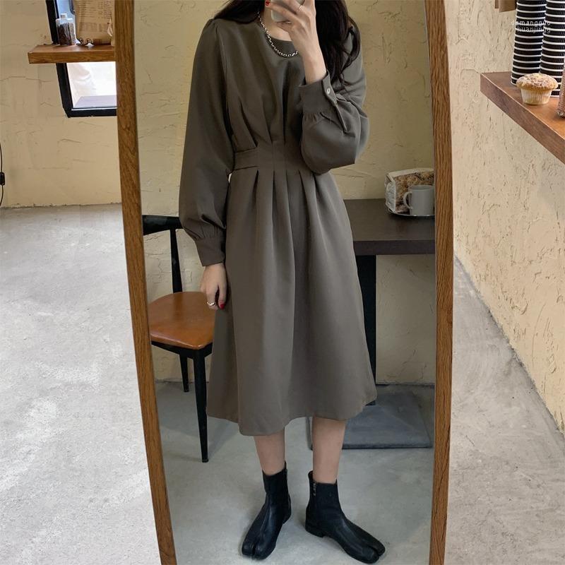 

Casual Dresses Women's French Vintage Fairy Slim Body Brown Round Neck Temperament Dress 2022 Fall Woman Solid High Waist