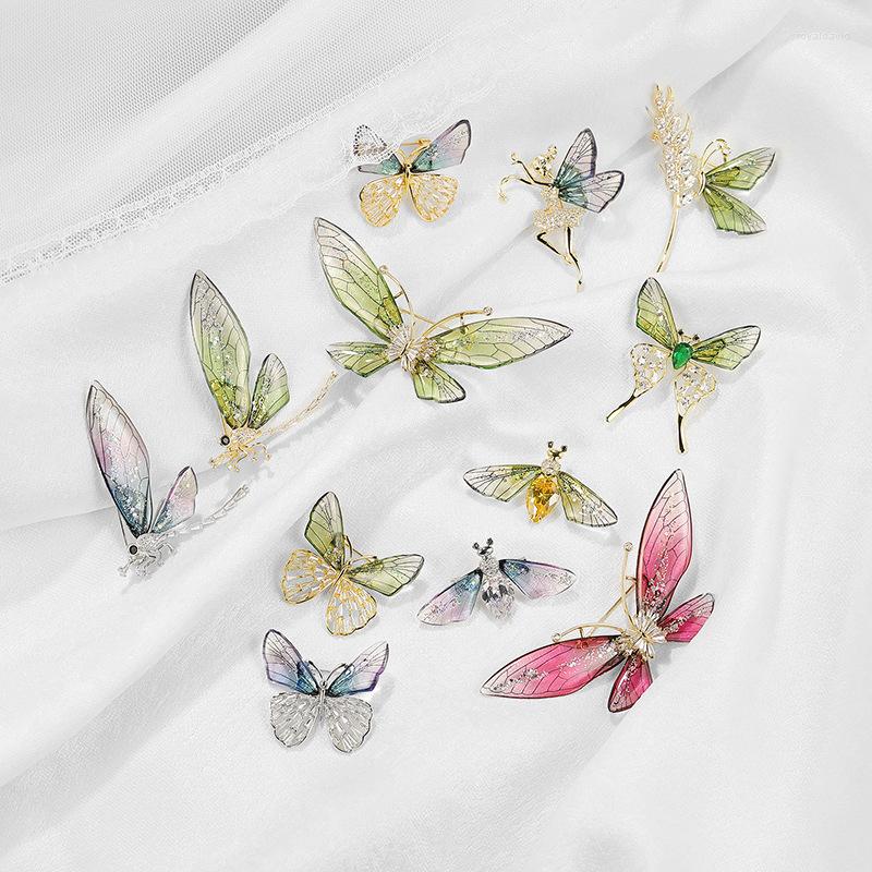 

Brooches Creative Crystal Dancer Women Badges Brooch Transparent Wing Insect Corsage Elegant Party Wedding Casual Pins Gift