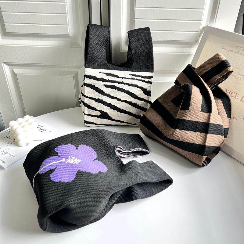 

Evening Bags Female Wool Knitted Pleats Tote Organ Bag Designer Chic Stitching Contrast Korean Fashion Shoulder Shopper Handbag For Women, Shoulder strap